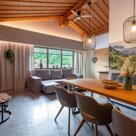 Alm Appartements Zellamsee